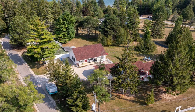 Charming Door County cottage steps from Lake Michigan Beach in Jacksonport WI