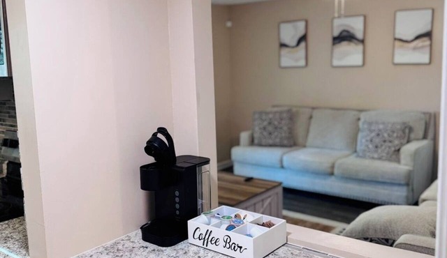 Charming King- Ensuite Home - Only 15 Mins to DT!