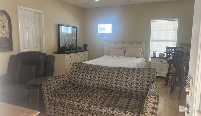 Charming studio with AC in beautiful Valley Grande Golf Course.
