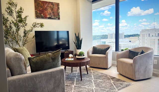 Chic Downtown Apartment - Prime Location