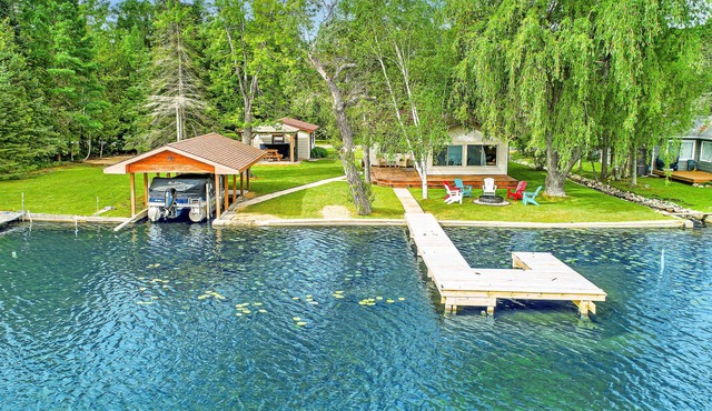 Clam Lake Waterfront Cottage