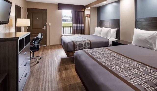 Clean & Relaxing Jasper Room Close to Restaurants, Shopping & Major Attractions