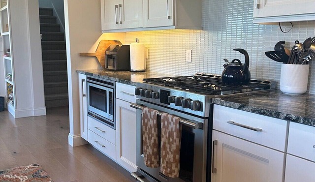 Clean, Spacious 5BR 3.5 bath home conveniently located in charming Traverse City