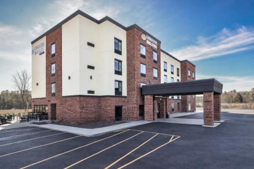 Cobblestone Hotel & Suites - Bay Minette