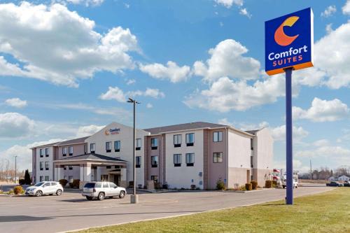 Comfort Suites South Haven near I-96 in South Haven