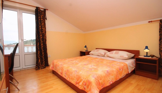 Comfortable and spacious apartment with terrace and sea view Kali, Ugljan (A-8234-a) in Kali