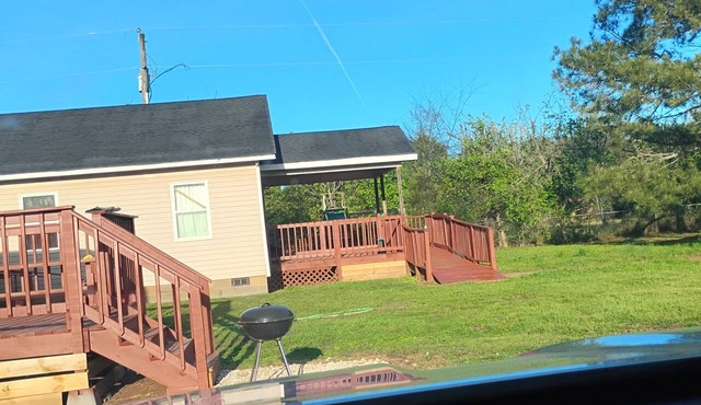 Comfortable and unique 5-bedroom apartment with AC in Fort Valley in Fort Valley