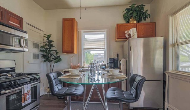 Comfortable Forest Park One-Bedroom Apartment in Forest Park