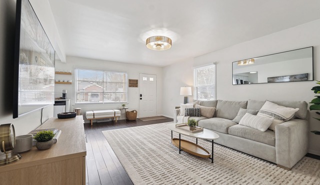 Contemporary Cottage East 3BD Detroit DTW Ann Arbor