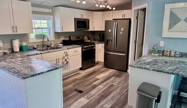 Convenient Caseville Charmer-3 blocks to County Beach/Park with 3 beds 2 baths