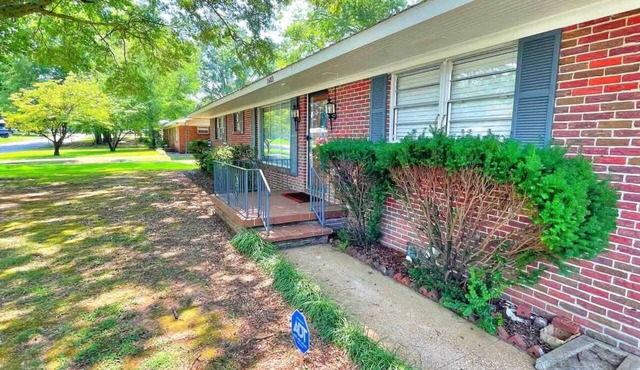 Corporate Ready 5BR Home | Wi-Fi, Parking, Self Check-In