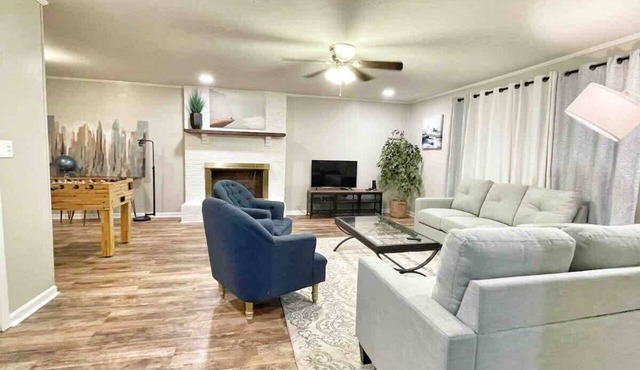 Corporate Stay: 3BR, Fire Pit & Fast WiFi