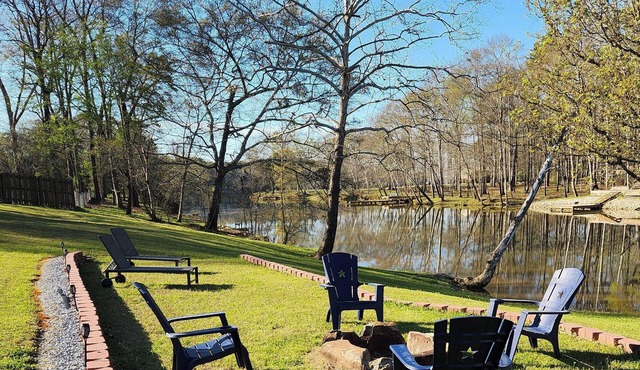 Cottage 3-bedroom house in Tallaseehatchee Creek and the Coosa River/LayLake