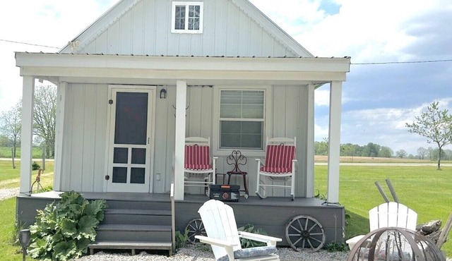 Cottage in Bancroft countryside for the perfect relaxing getaway.