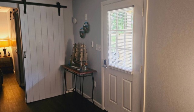Cozy 1-bedroom house in adorable Pensacola with AC