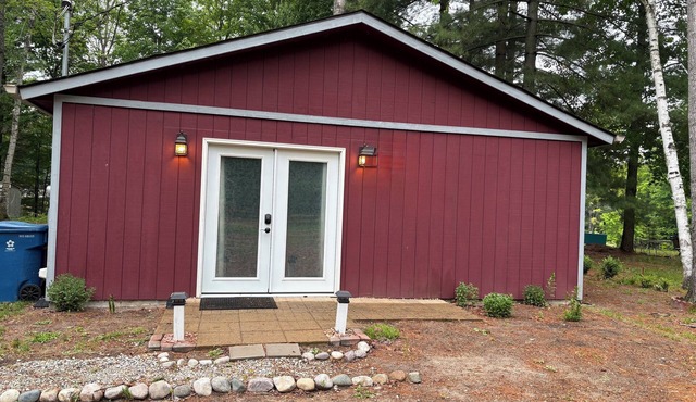 Cozy 1-bedroom studio cabin on Secord Lake 2.5hrs north of Detroit.