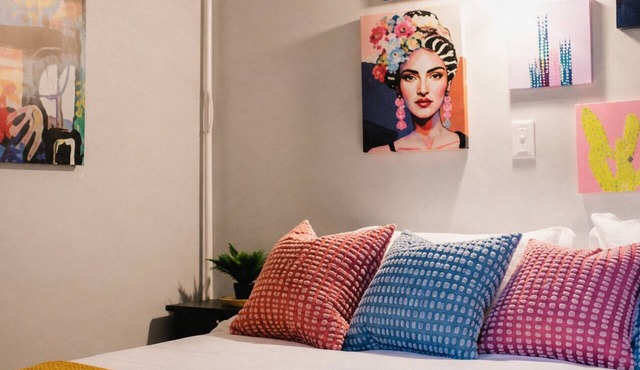 Cozy 1BR Loft | Central Downtown Location