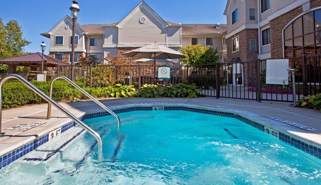 Cozy 1BR Suite w/Full Kitchen & Free Breakfast