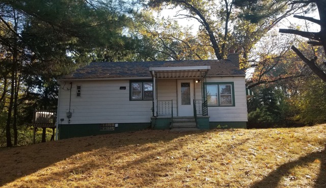 Cozy 2 bedroom cottage with fireplace