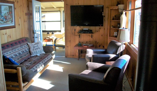 Cozy 2 Bedroom Cabin With Gas Fireplace in Saint Germain