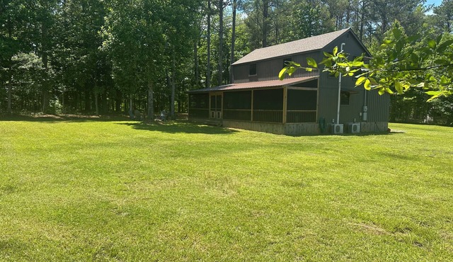 Cozy 2 bedroom cabin on lovely Bear Creek HaleyvilleAl