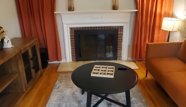 Cozy 3-bedroom Home with WiFi & Parking in Detroit