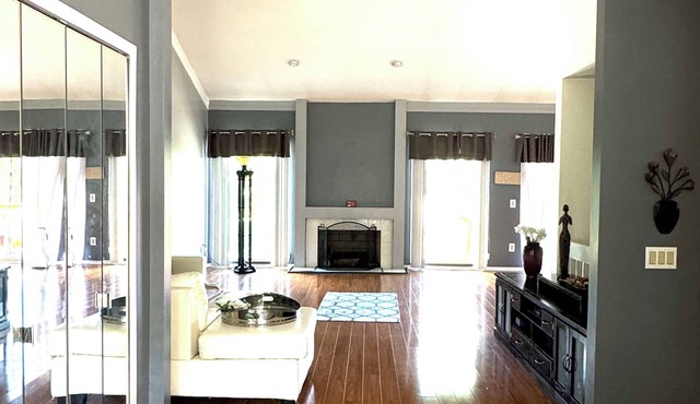 Cozy 3-bedroom condo with WiFi and fitness in delightful Farmington Hills