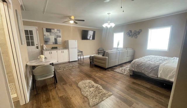 Cozy and modern front water View 1-bedroom apartment in charming Marianna Fl