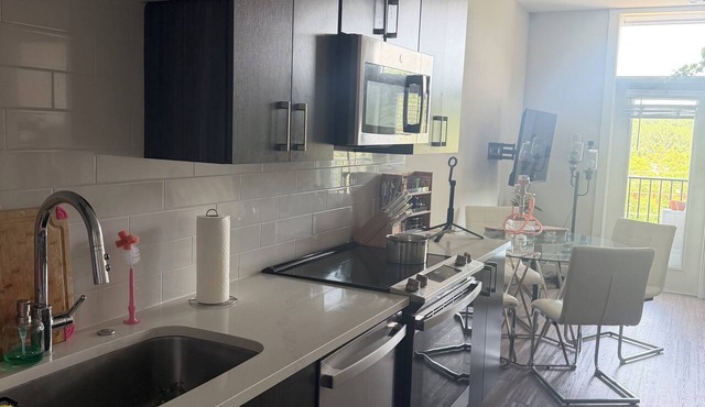 Cozy apartment in Doraville with Dog park, gym and pool access. pet friendly