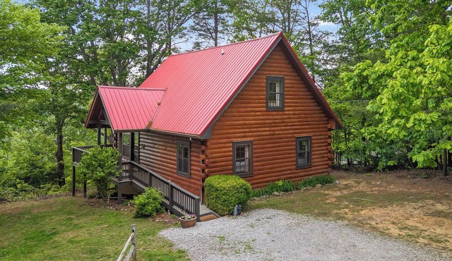 Cozy Bluff View Cabin w/Hot tub in Monteagle