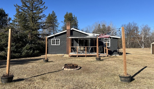 Cozy cabin, Wi-Fi, on ATV trails in the ❤️ of the waterfall capital, dogs welcome