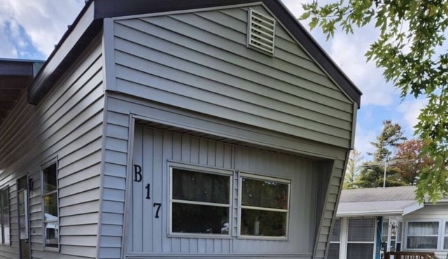 Cozy Cloverleaf Chain Lakes Rental in Clintonville