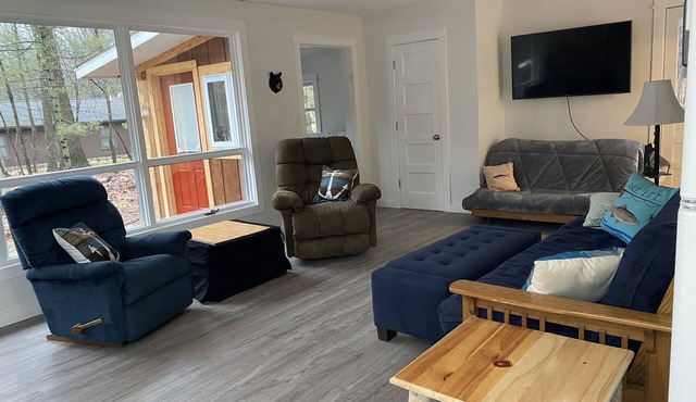 Cozy cottage just one mile from the Platte river, close to the Sleepy Bear dunes