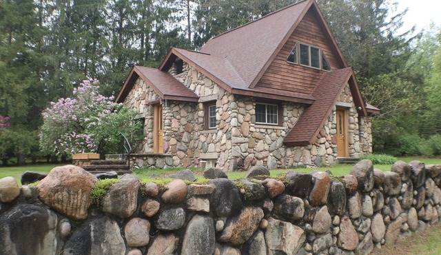 Cozy Countryside Stone House & Pub with 20 acres of outdoor fun!