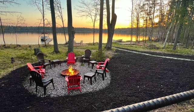 Cozy Eagle River Lakeside Log Cabin on Sunset Lake in Eagle River