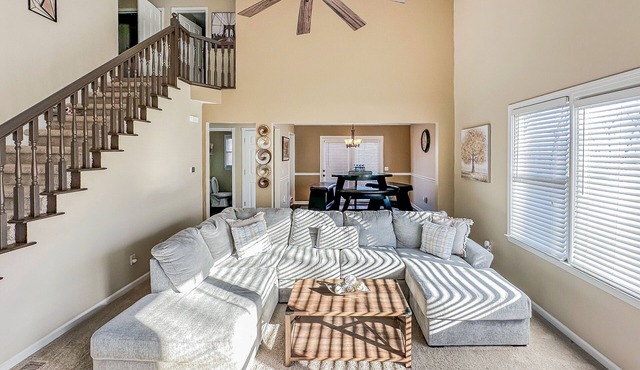 Cozy Family-sized house. Pet Friendly!