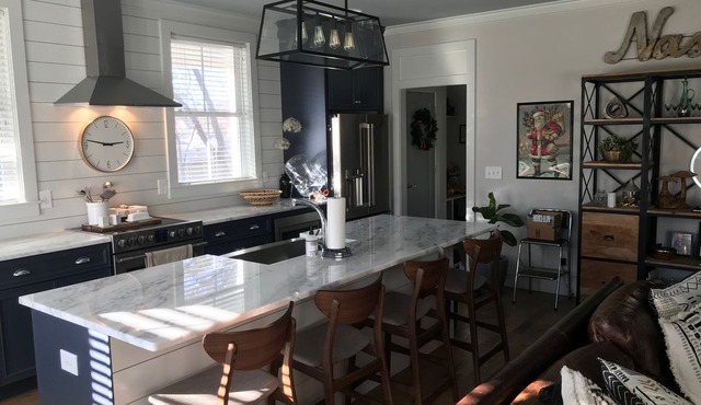 Cozy farmhouse less than five miles from Broadway