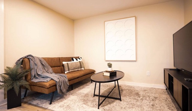 Cozy Loft in Taylor Michigan minutes from DTW