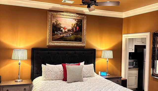 Cozy Luxury getaway King bedroom