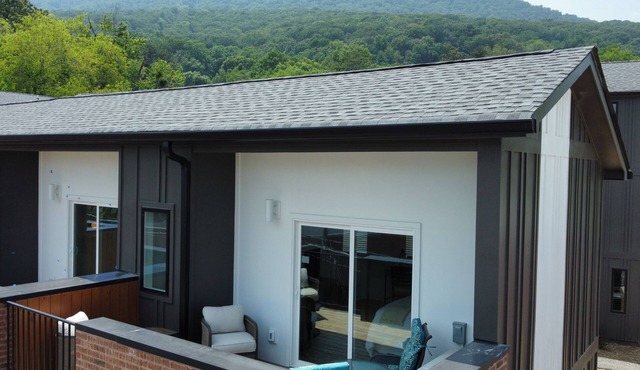 Cozy Mountain Basecamp on the Riverwalk, w/Rooftop Deck