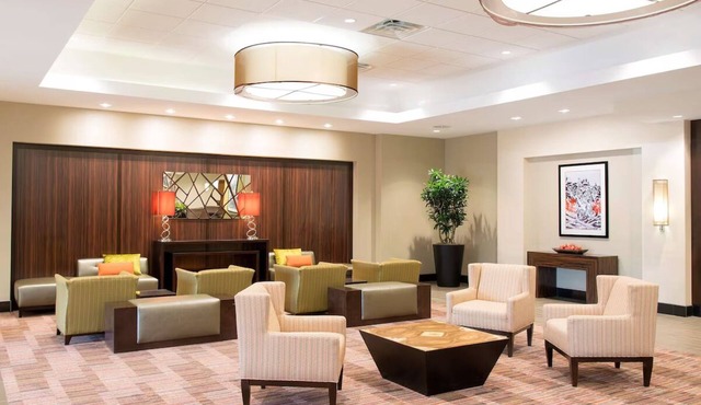 Cozy Room w/Heated Indoor Pool & Free Airport Shuttle – Ideal for Short Stays