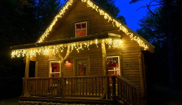 Cozy, Secluded, Year-Round Cabin: With A Hot Tub!