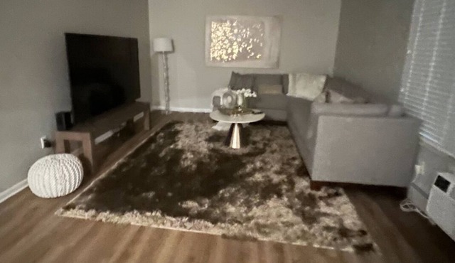 Cozy space near great food, shopping, well-being activities & entertainment! in Birmingham