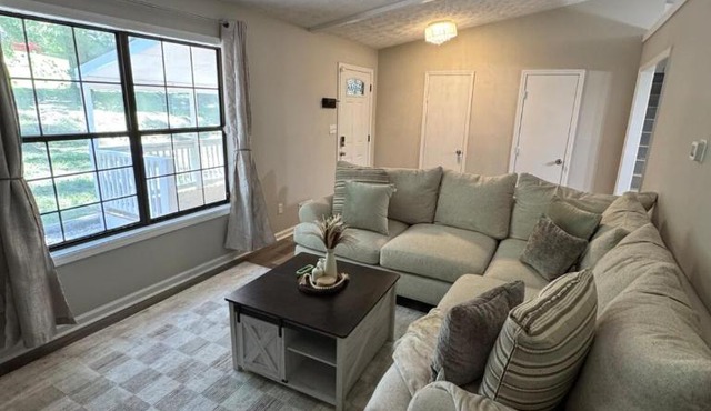 Cozy & Spacious Jonesboro Getaway