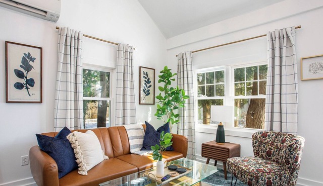Cozy Stylish Cottage In the City, Close to Everything GR, Extended Stay Welcome