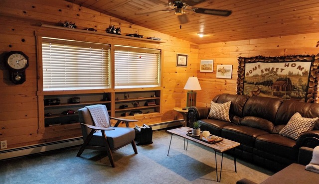 Cozy, super-clean cabin minutes from Lake Superior & the Porkies!