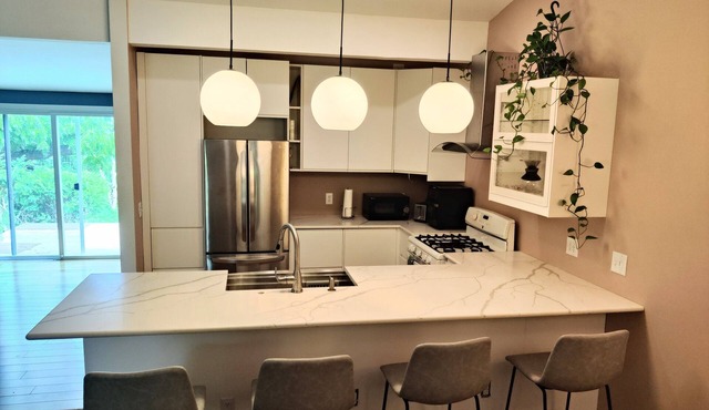 Cozy updated 3 Bedroom house in Ann Arbor, 1.5mi to downtown and the big house!