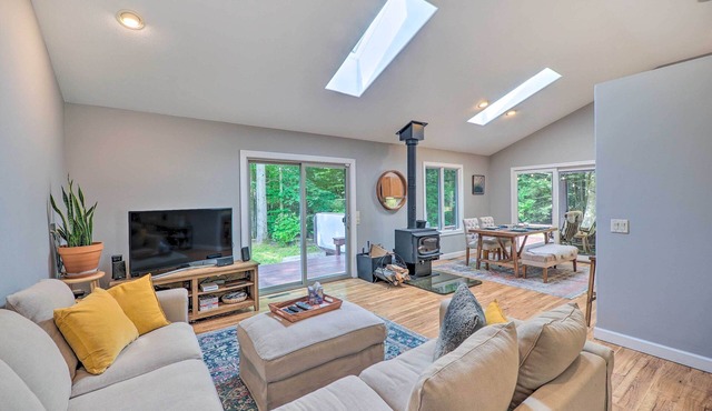 Cozy Whitehall Hideaway w/Hot Tub + Chiminea!