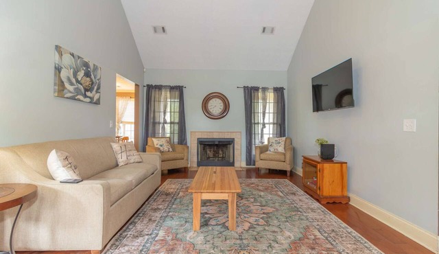 Creekside Stay Near Fort Benning Sleeps 12!