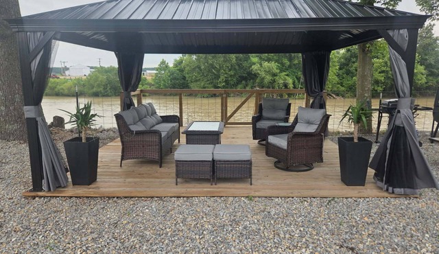 Current River Retreat - on the water, private dock!
